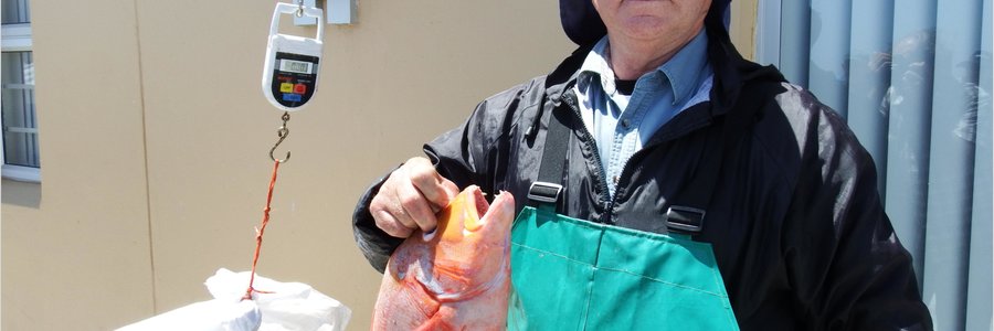  Philip Fourie met die swaarste vis (Rooi Roman - 1.95kg), terwyl hy ook die swaarste sak (8.55kg) vir die dag ingeweeg het